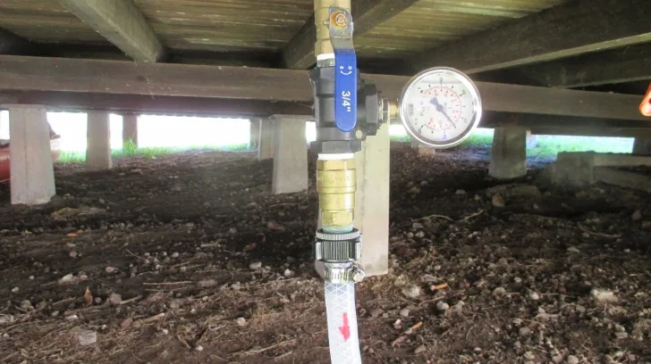 C:DocumentsGCDan's plant studiesE. Pak Choi - start approx Feb - April  20144a. pics of plumbing (12-1.30pm) NB. shadows start @ 12pm!1. mains water pressure limiting valve.JPG